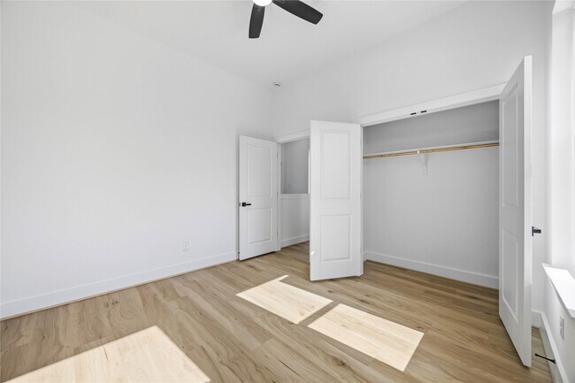 Building Photo - 9106 Coffee St
