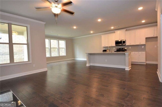 Building Photo - 2170 Manor Pointe Dr