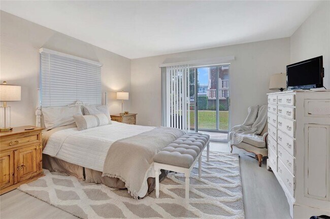 Building Photo - 3755 S School Ave