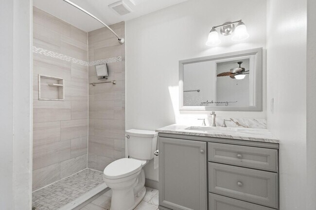 Building Photo - 38 E Diamond Dr