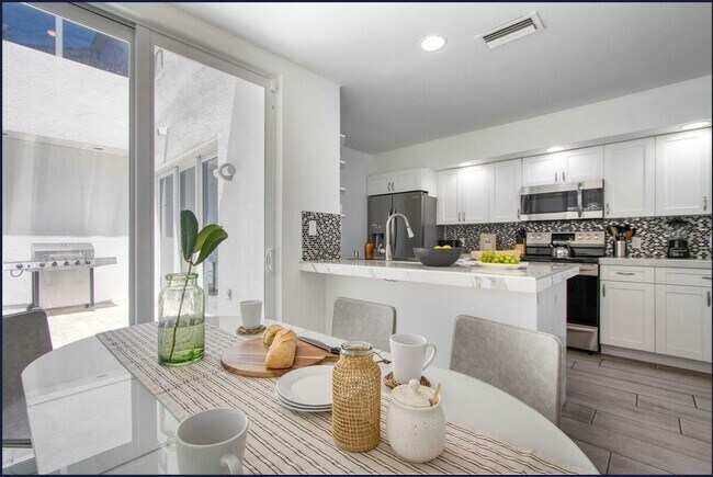 Building Photo - 3350 NE 14th Ct