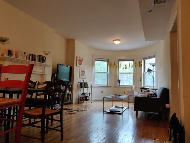 Building Photo - Coolidge Corner Area. In-Unit Washer and D...