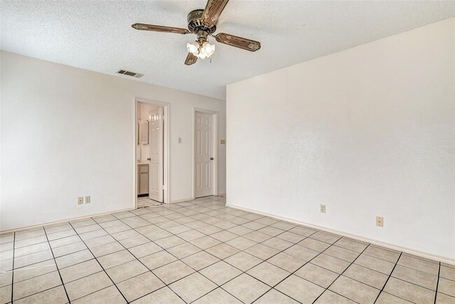 Building Photo - 8704 Clearbrook Trail