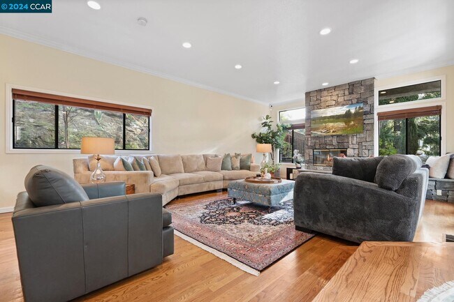 Building Photo - 3040 Stonegate Dr