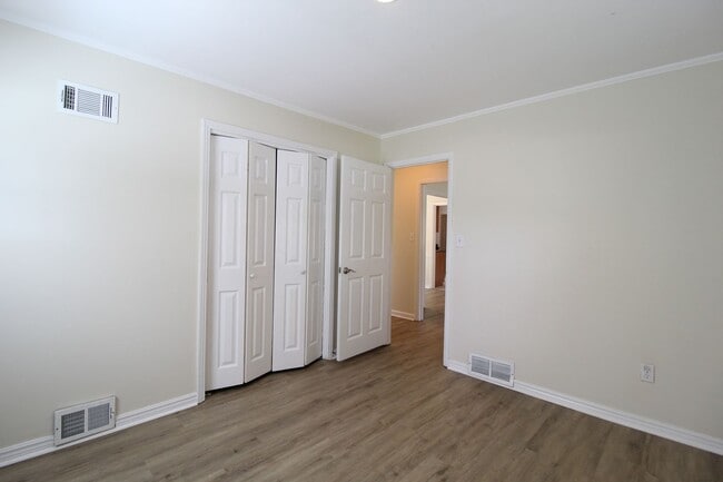 Building Photo - 2 Bedroom 1 Bath Home In Prairie Village