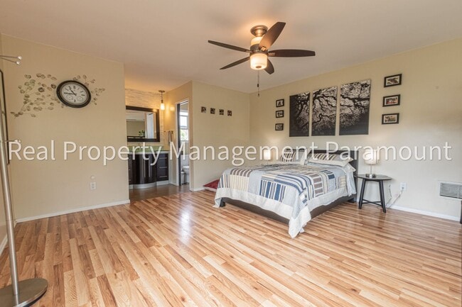 Building Photo - Modern, Eco-Friendly 4BR Home with Views i...