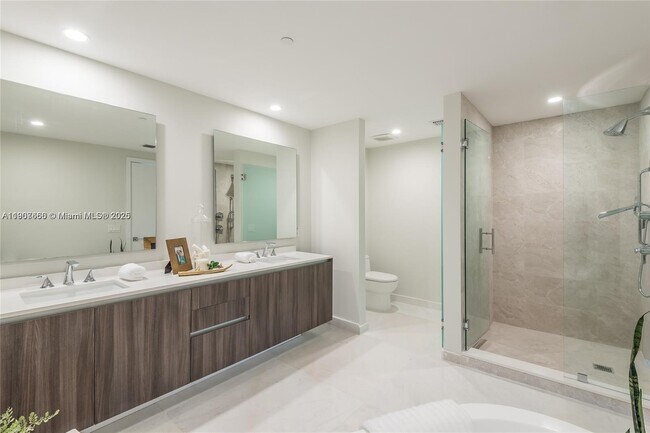 Building Photo - 488 NE 18th St