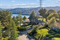 Building Photo - 1435 Lakeview Dr