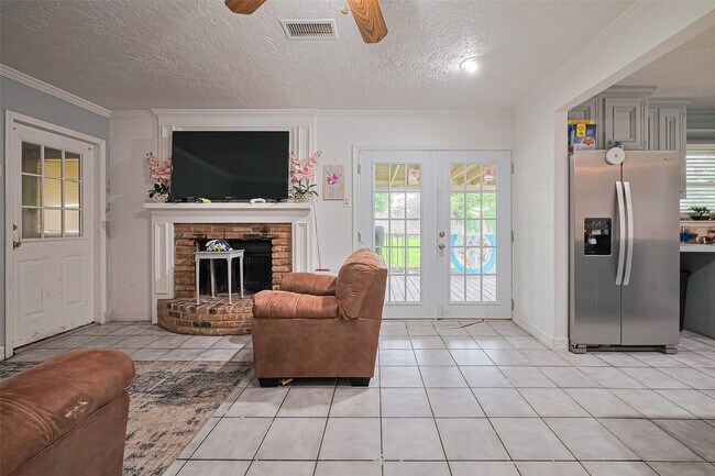 Building Photo - 13351 Oak Leaf Ln