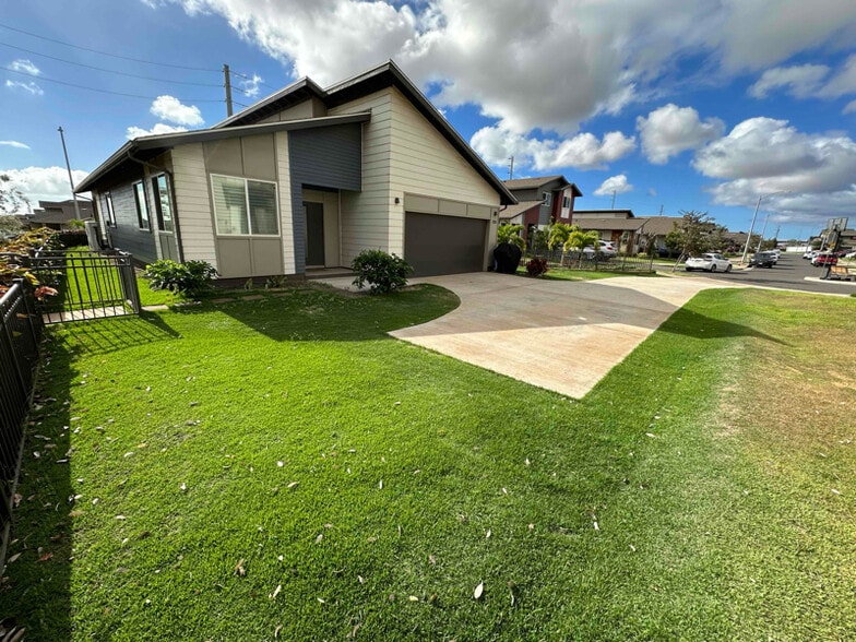 Building Photo - 911246-1246 Likolehua Loop