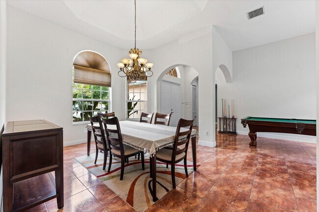 Building Photo - 7140 Pinecreek Way