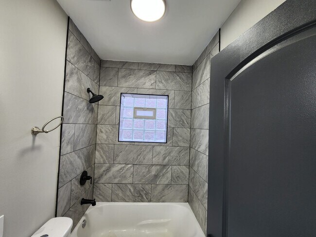 Building Photo - 8010 S Manistee Ave