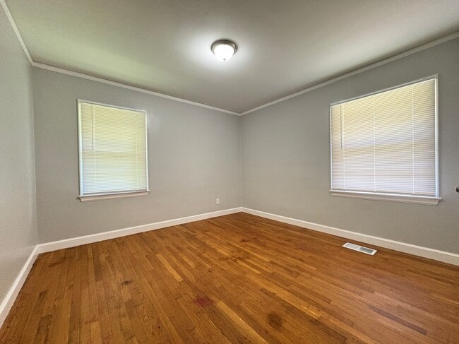 Building Photo - 3604 Pelzer Ave