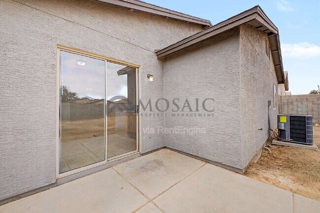 Building Photo - 1004 E Cowboy Cove Trail