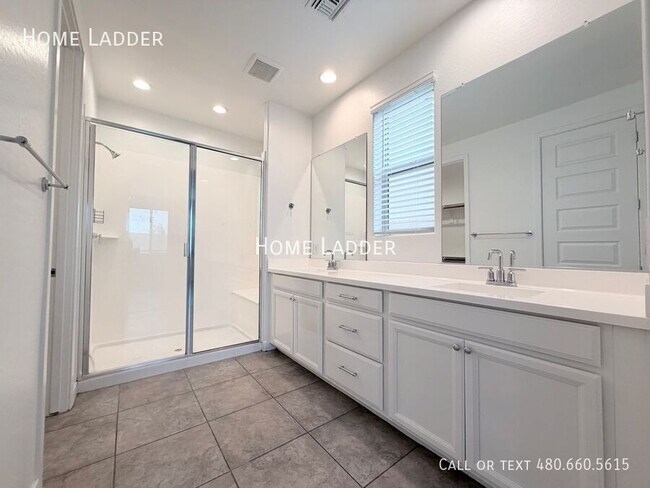 Building Photo - 2881 E 27th Ave