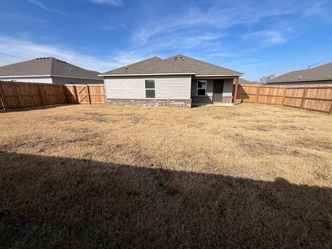 Building Photo - NEW Three Bedroom | Two Bath Home in Somerset