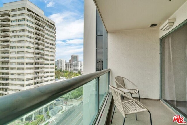 Building Photo - 10724 Wilshire Blvd