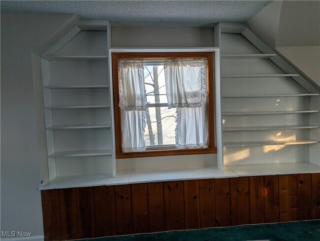 Building Photo - 703 Avondale St