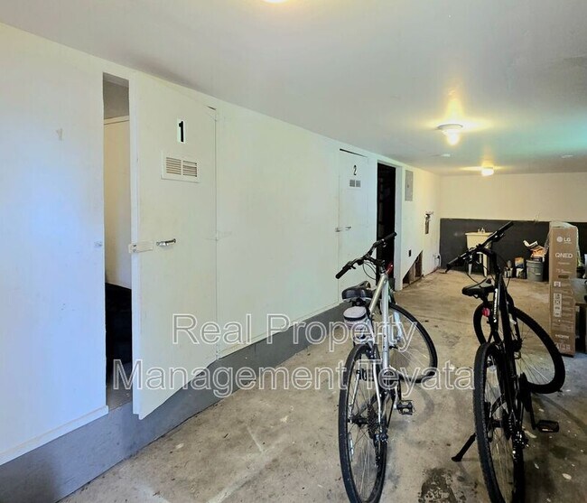 Building Photo - 908 Key St