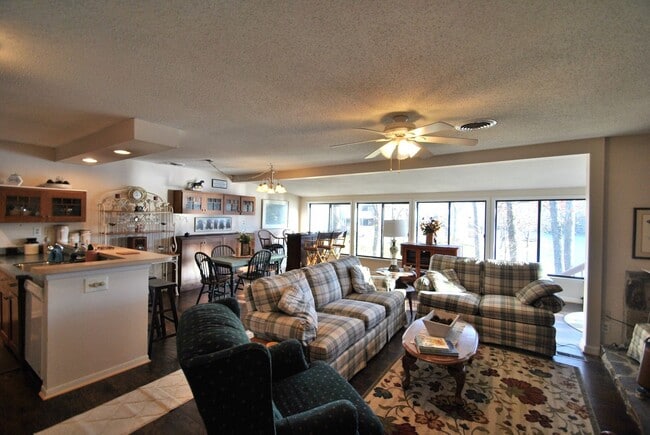 Building Photo - LAKEFRONT AND ONE LEVEL *Utilities Include...