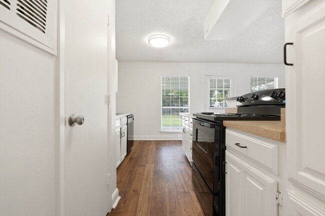 Building Photo - Irving 3-bed 2-bath with Corner Lot Big Yard