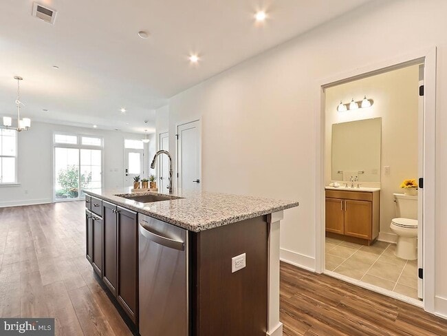 Building Photo - 6105 Vivaldi Rd