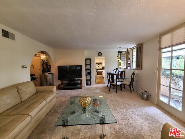 Building Photo - 933 Hilgard Ave