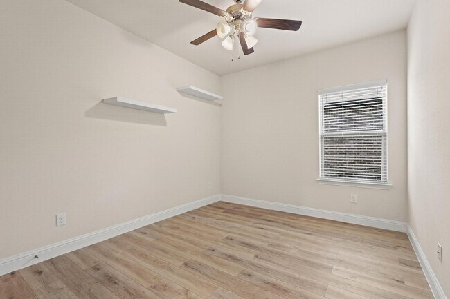 Building Photo - 7822 Cottonwood Dr