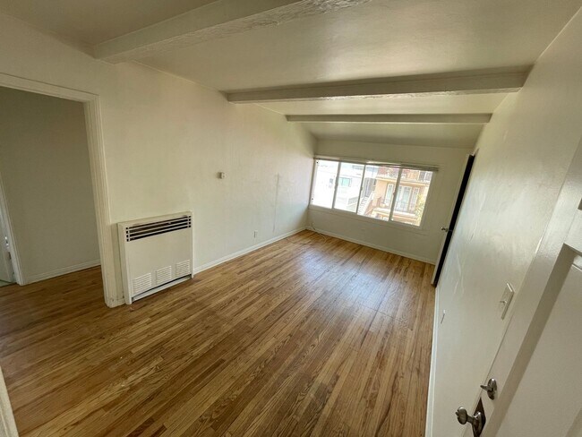 Building Photo - Manhattan Beach