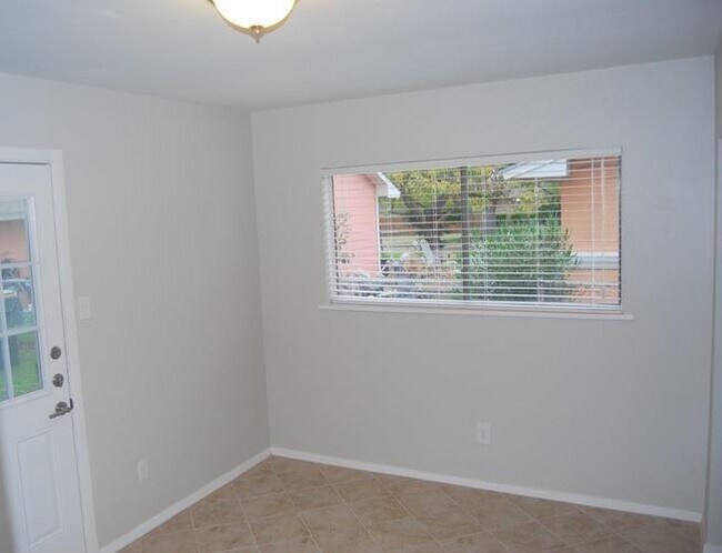 Building Photo - 406 West St