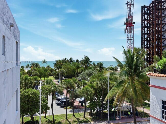 Building Photo - 3588 Collins Ave