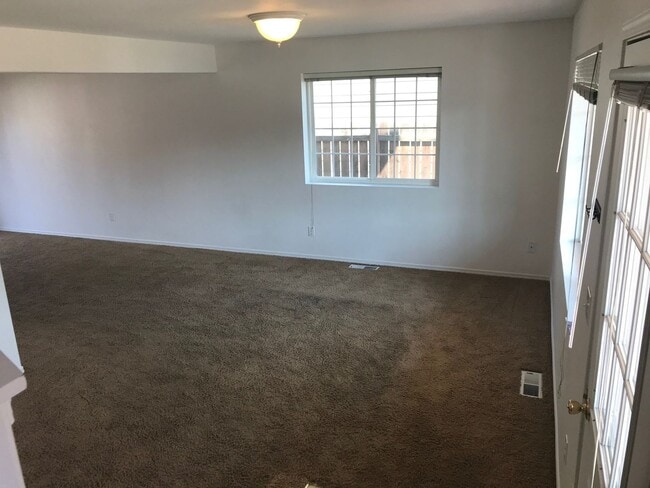 Building Photo - 3305 Laredo Dr