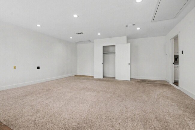 Building Photo - 3407 Tipps Dr