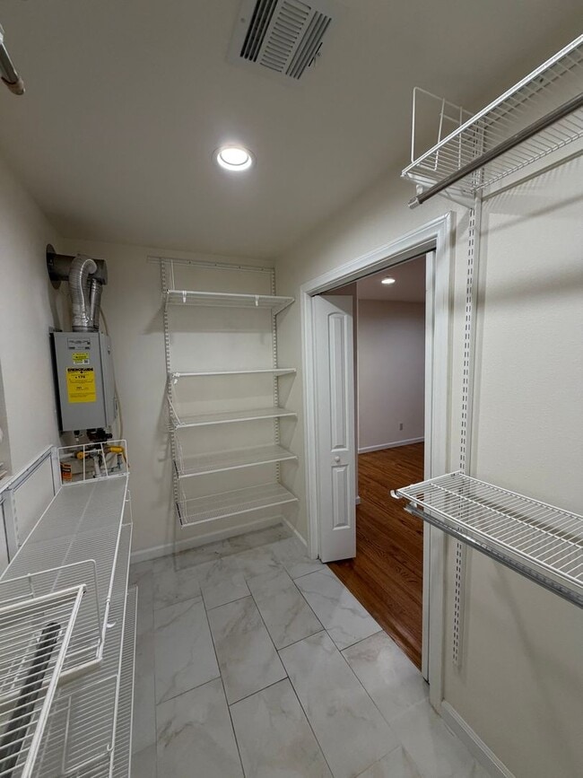 Building Photo - 1630Lynd