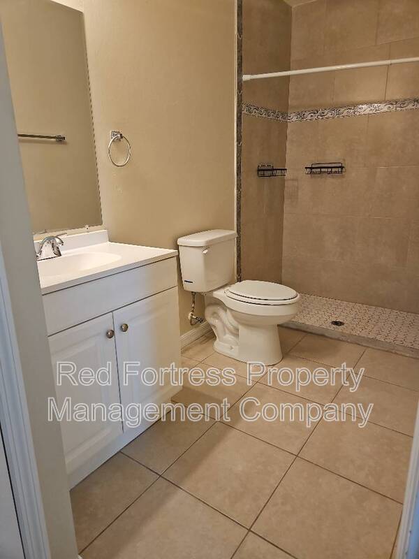 Building Photo - 717 Nicholas Pkwy W