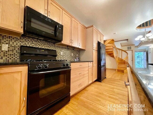 Building Photo - 936 4th St NE