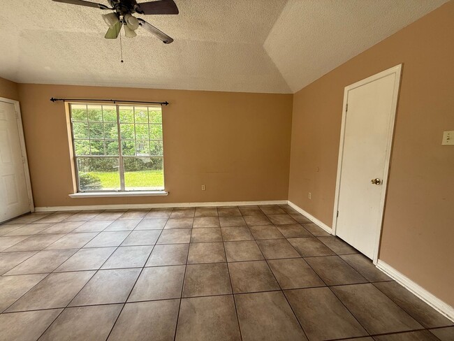 Building Photo - Parkway North Condo