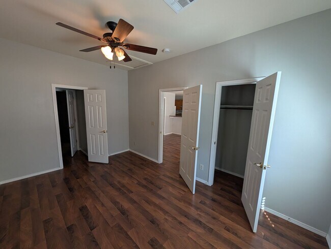 Building Photo - 2 bedroom 1 bathroom house in Downtown Edmond with central heat and air and washer/dryer hookup