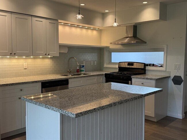 Building Photo - 8211 Katy Fwy