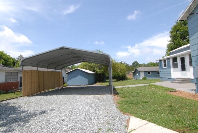 Building Photo - APPLICATIONS PENDING! Charming blue renova...