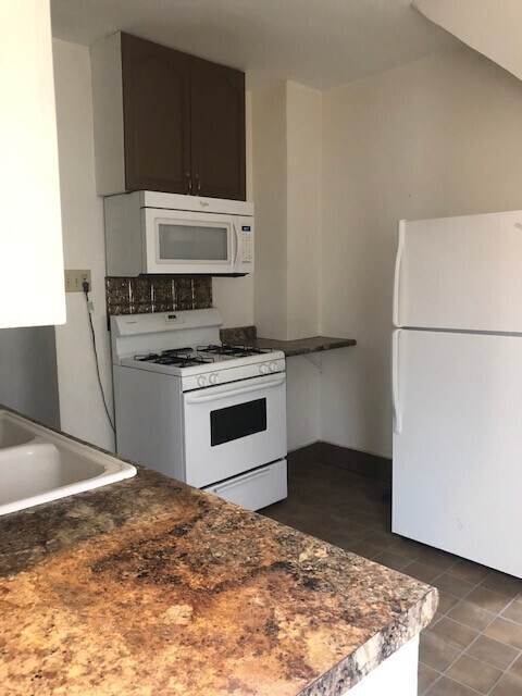 Building Photo - 824 Huestis Ave