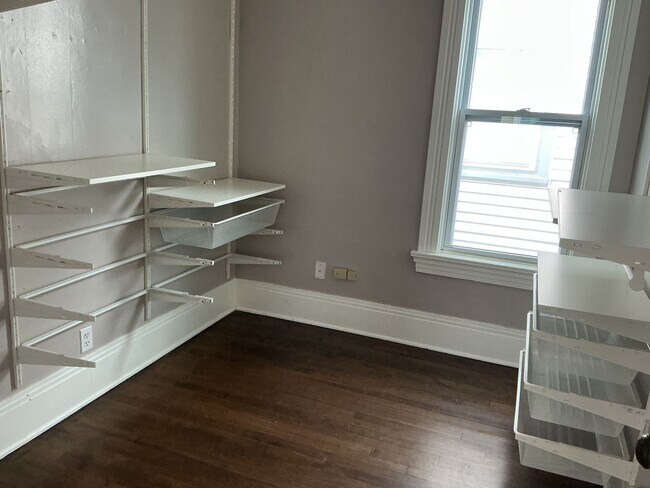 Building Photo - 2617 S Howell Ave
