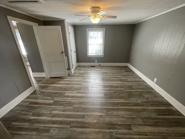 Building Photo - 2 bd 1 ba