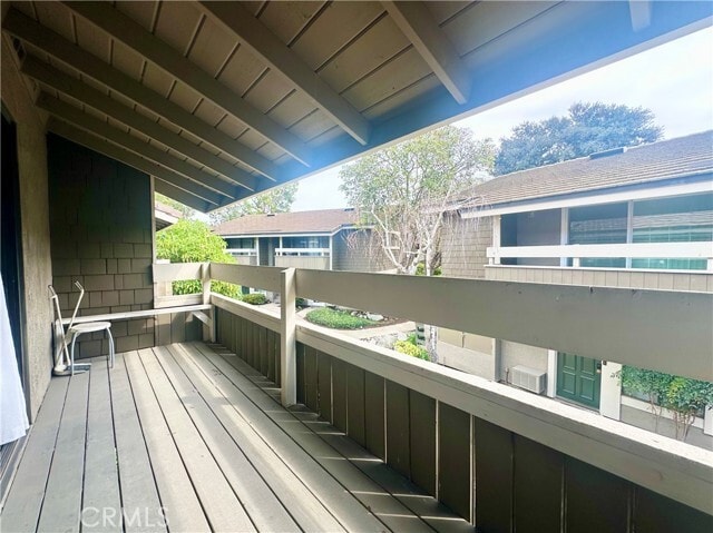 Building Photo - 140 Streamwood