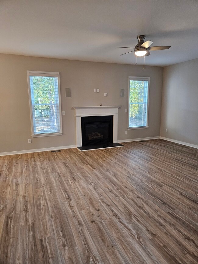 Building Photo - 919 Middle Ground Ave