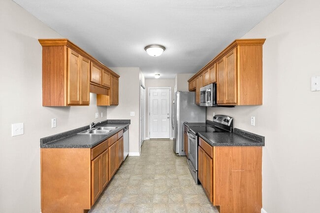 Building Photo - Pet Friendly Three Bedroom with Bonus!