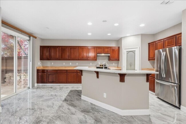 Building Photo - 70 Arches Cir