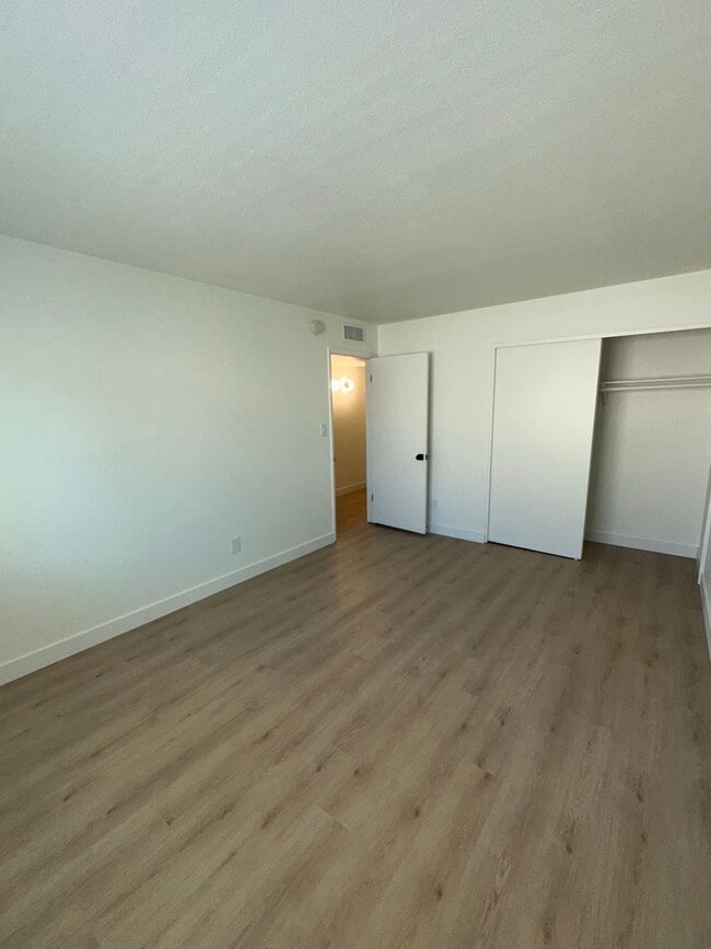 Building Photo - FABULOUSLY REMODELED SCOTTSDALE CONDO