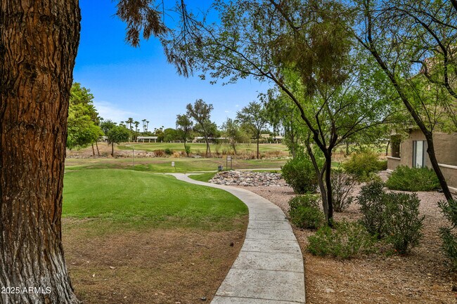 Building Photo - 4925 E Desert Cove Ave