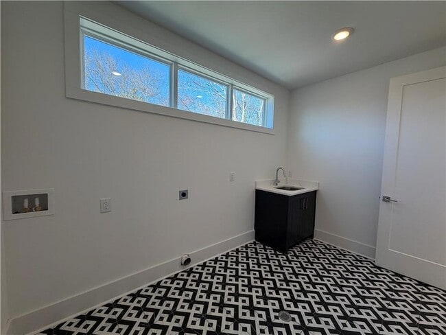 Building Photo - 2385 Nesbitt Dr NE